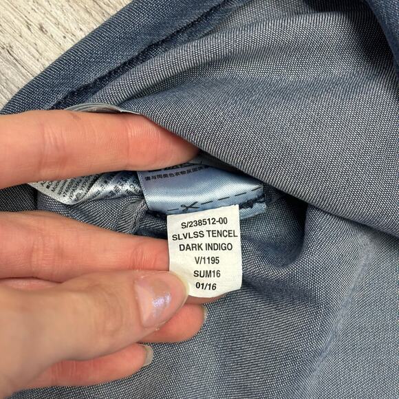 GAP Dark Indigo Womens‎ L Minimalist Tencel Chambray Keyhole Back Sleeveless Top - Picture 11 of 11